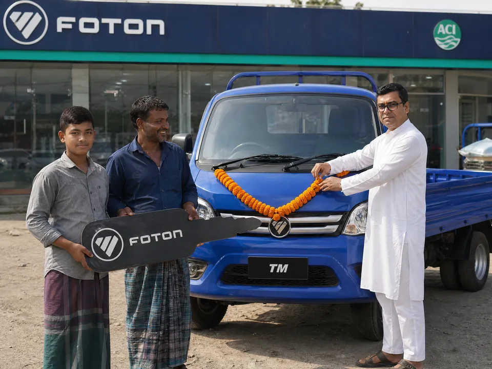 আপনার অপেক্ষায়, এমন একটা দিন: গাঁদার মালা পরানো নতুন ফোটন TM+, গদখালীর ফুল ব্যবসায়ী ও তাঁর ছেলের সঙ্গে অলিয়ার ভাই